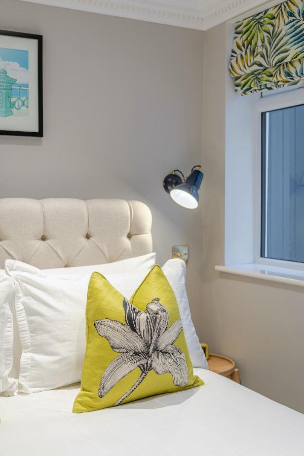 Beaches Brighton - Luxury Seafront Accommodation Екстер'єр фото