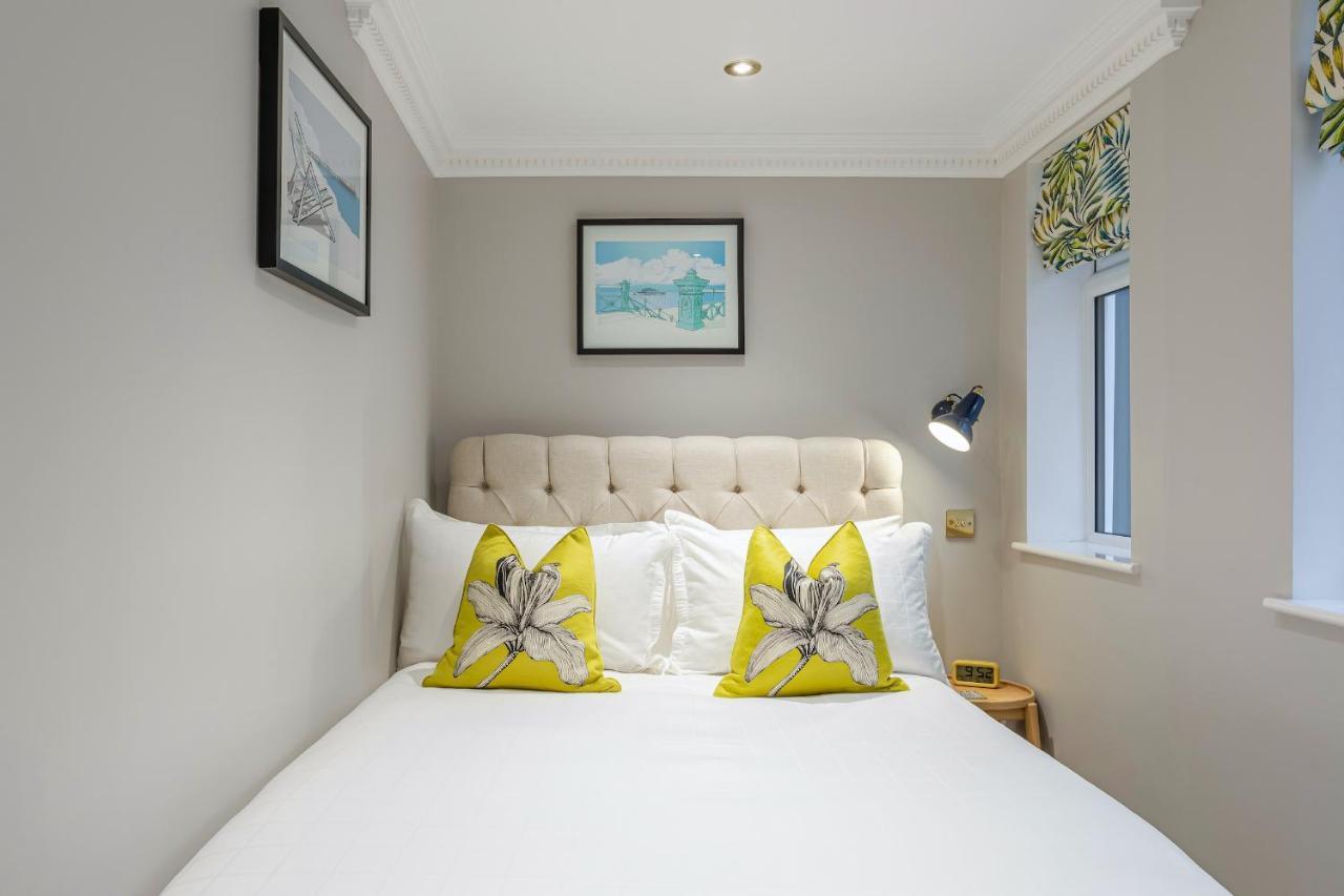 Beaches Brighton - Luxury Seafront Accommodation Екстер'єр фото