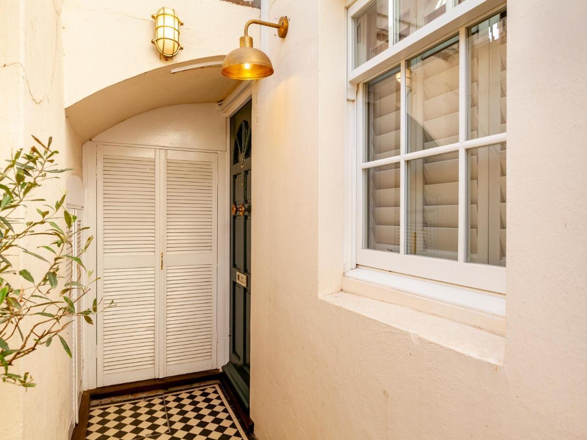 Beaches Brighton - Luxury Seafront Accommodation Екстер'єр фото