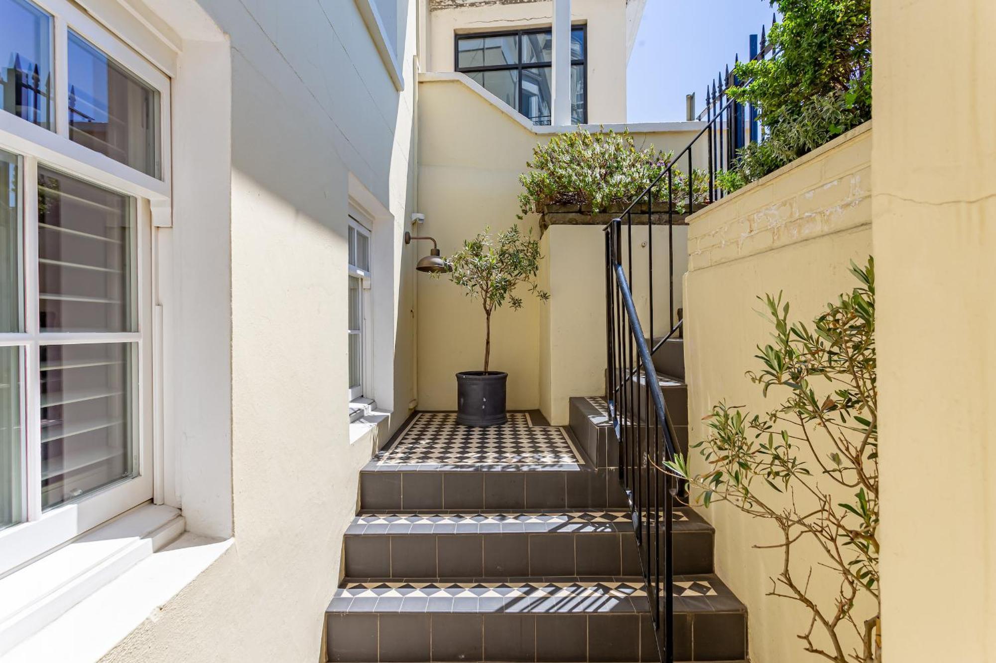 Beaches Brighton - Luxury Seafront Accommodation Екстер'єр фото