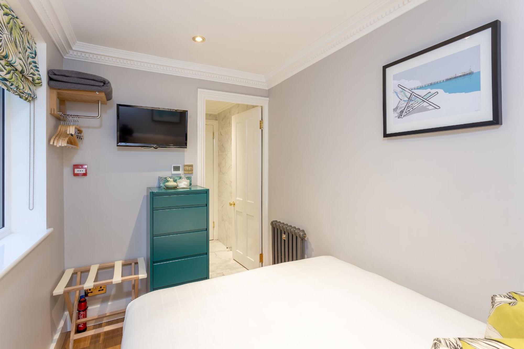 Beaches Brighton - Luxury Seafront Accommodation Екстер'єр фото