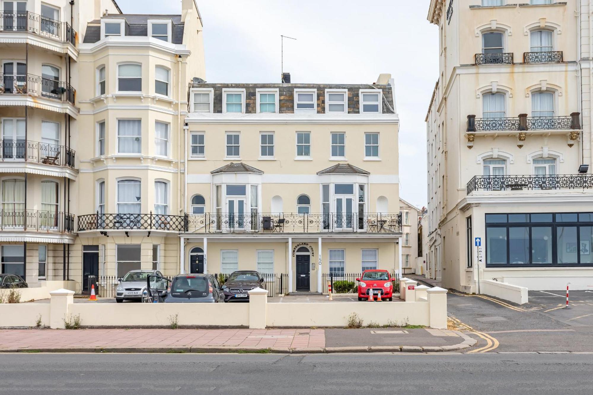 Beaches Brighton - Luxury Seafront Accommodation Екстер'єр фото