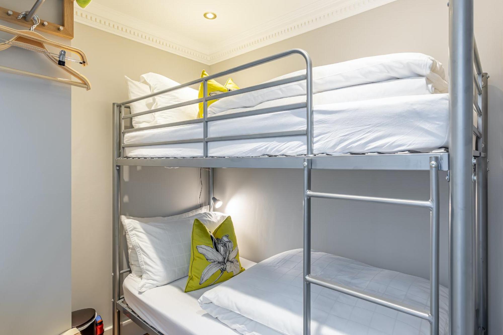Beaches Brighton - Luxury Seafront Accommodation Екстер'єр фото
