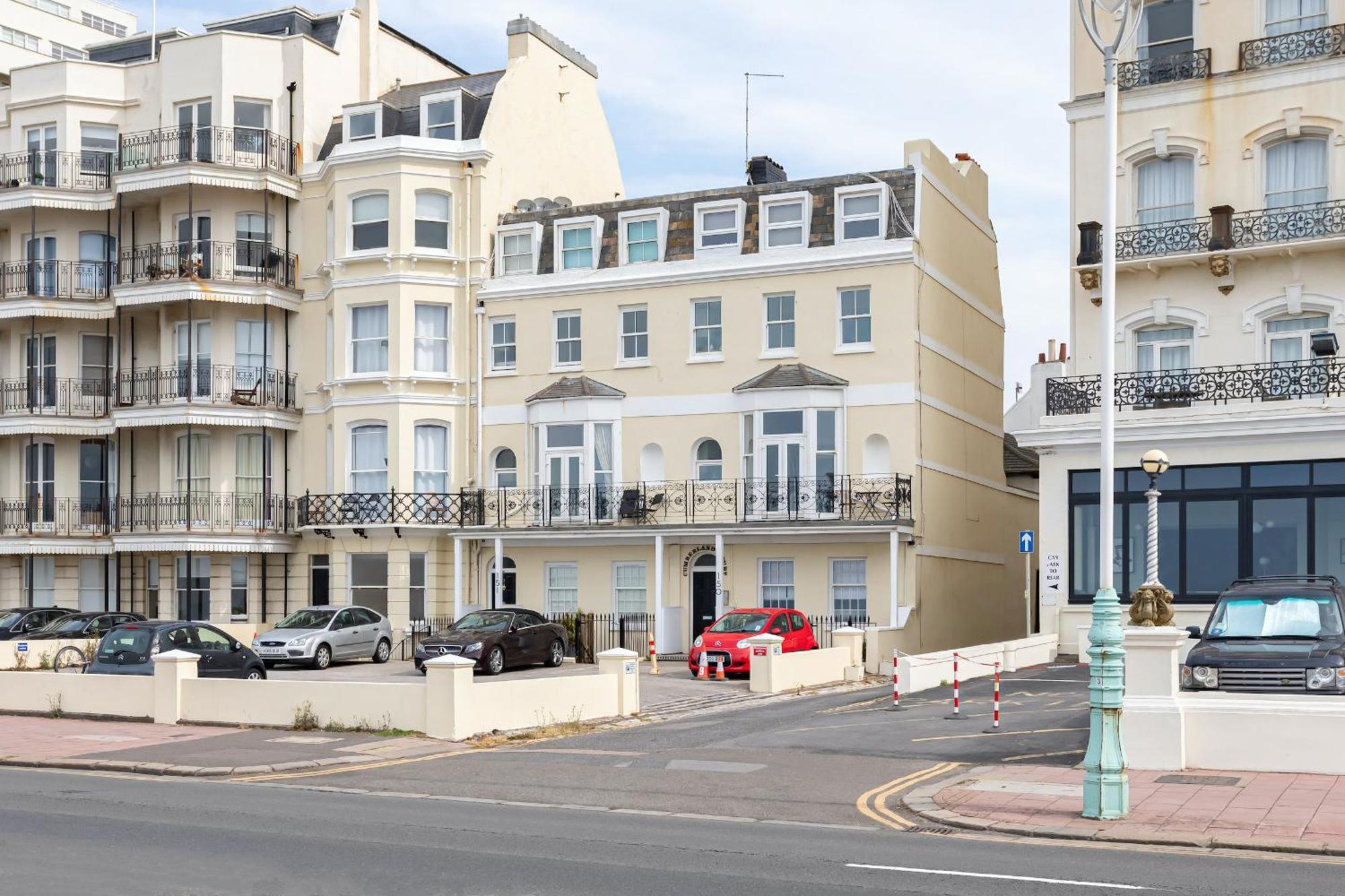 Beaches Brighton - Luxury Seafront Accommodation Екстер'єр фото