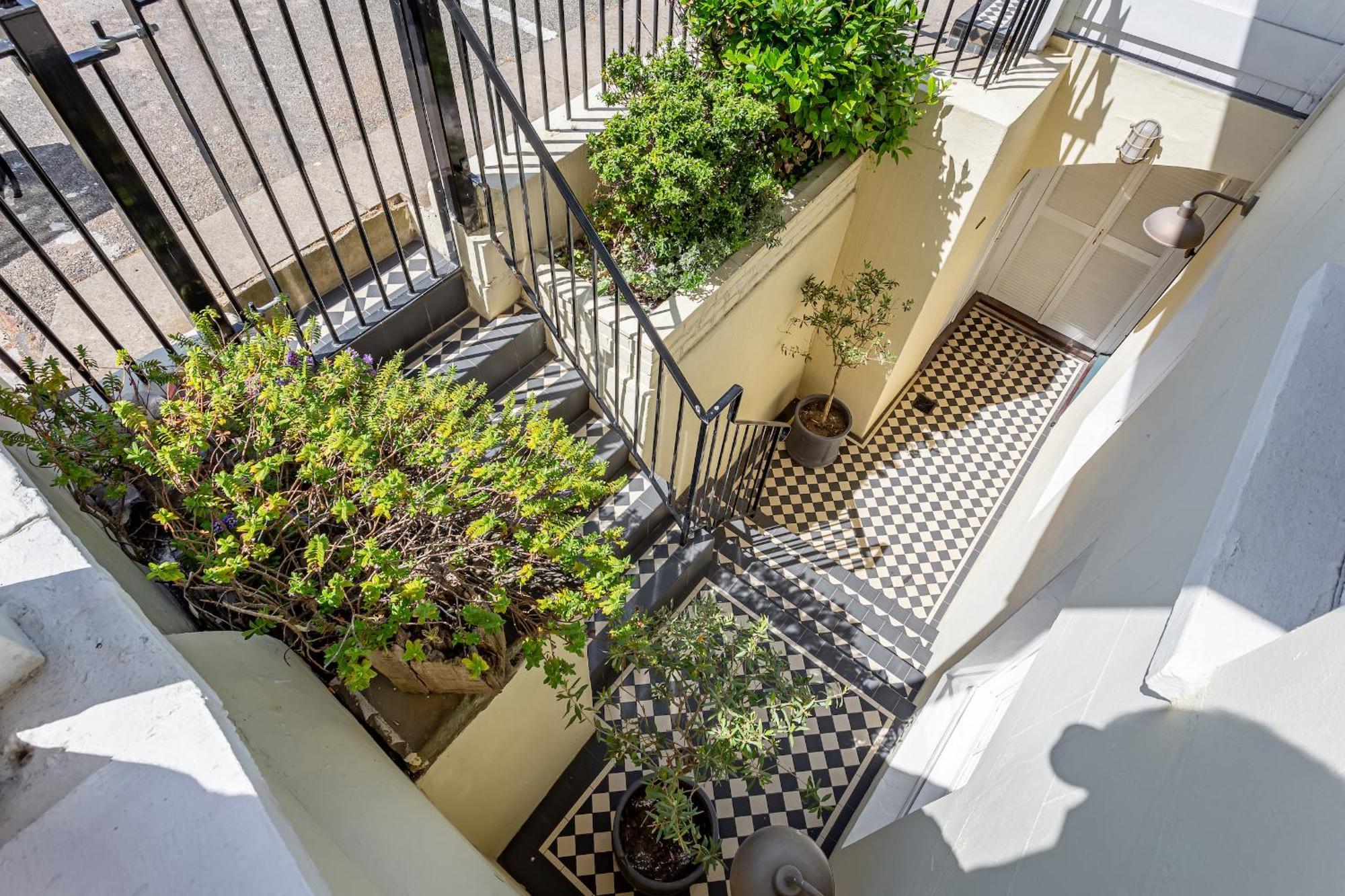 Beaches Brighton - Luxury Seafront Accommodation Екстер'єр фото
